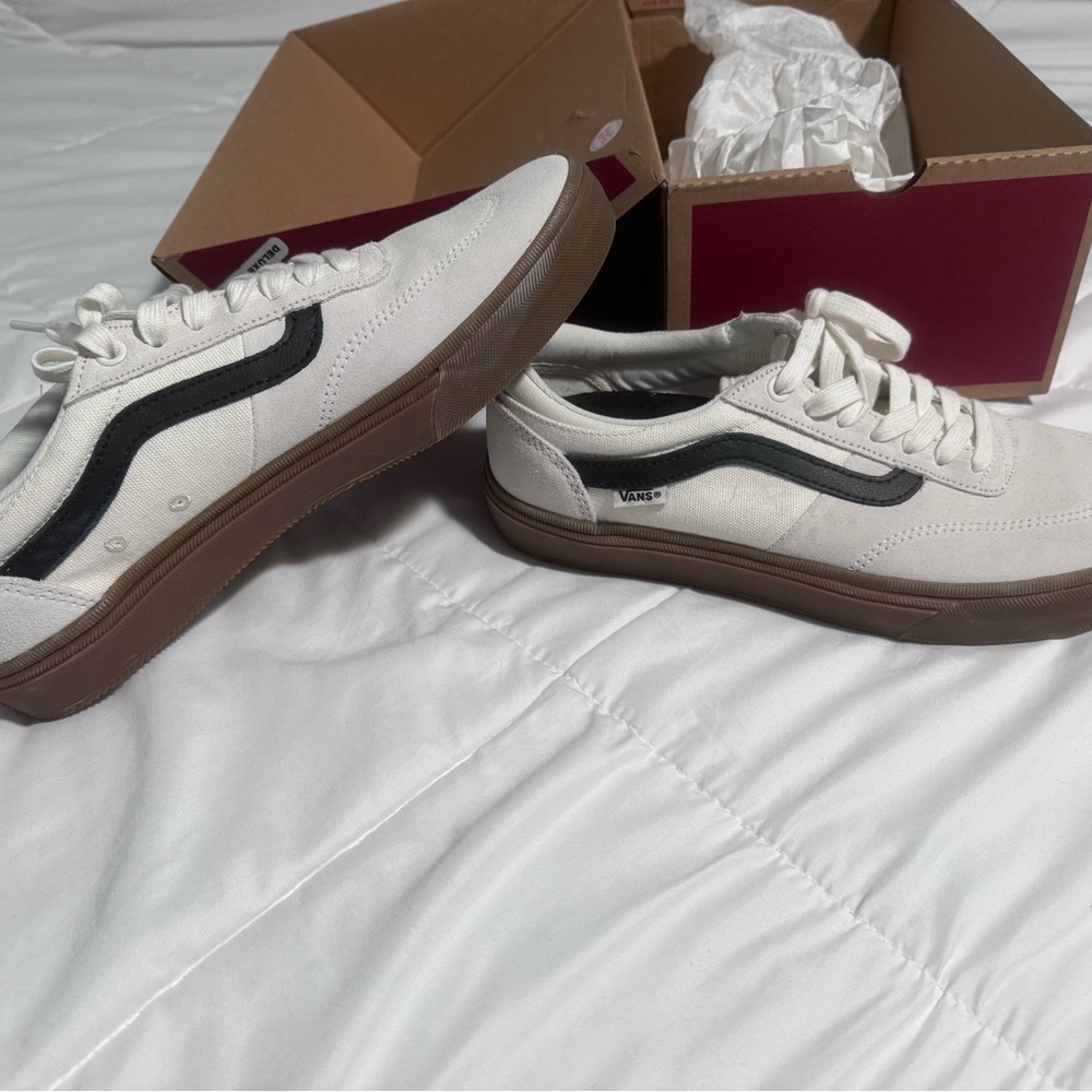 Vans - Brand new, never worn Cream/Black Gilbert Crockett
